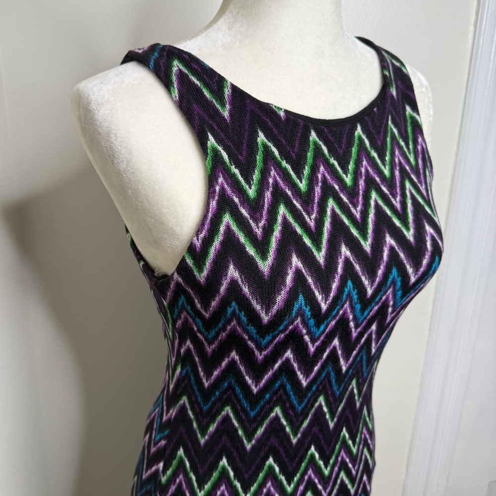 New w/ Flaws Chevron Body Hugging Midi Dress Woman’s Size Medium Black Multi